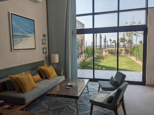 Soma Bay Ski Chalet | Modern Beachfront 1BR Loft with Garden in Somabay