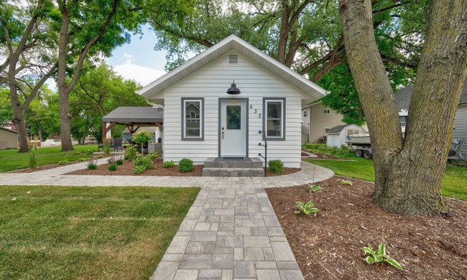 Milford House | Modern Bungalow Retreat: Walk to Arnolds Park, Relax with Fire Pit & Pergola