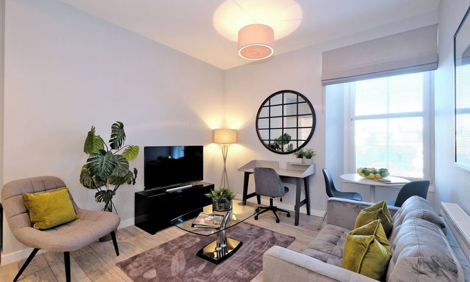 Aberdeen West End Apartment | Modern City Centre Apartment in Aberdeen