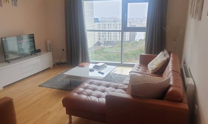 Cardiff City Centre Apartment | Modern City-Centre Apartment with Stunning Views & Free Parking