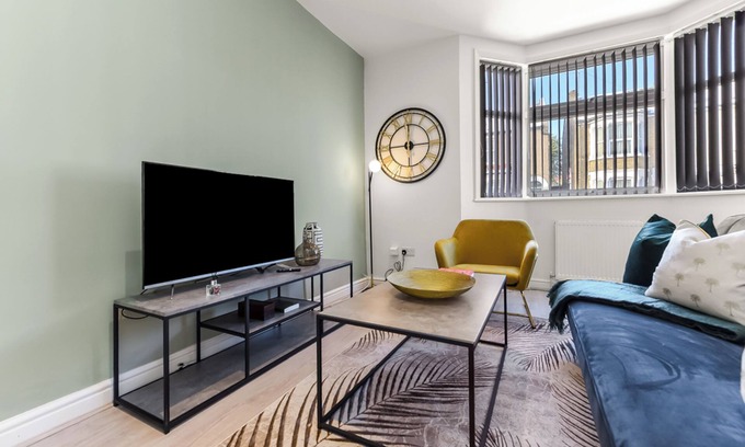 Chase House | Modern, Clean, Stylish & Totally Hassle-Free!