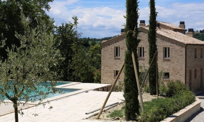 Monterubbiano Apartment | Modern countryhouse! Pool, big terrace & views - mountains & sea - for families!