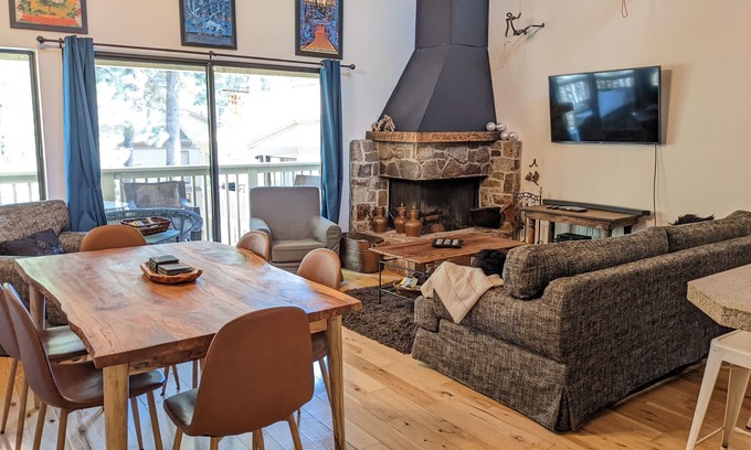 Kings Beach Condo | Modern Cozy Condo: Pool, Tennis, Pickle ball, Near Northstar and Lake Tahoe