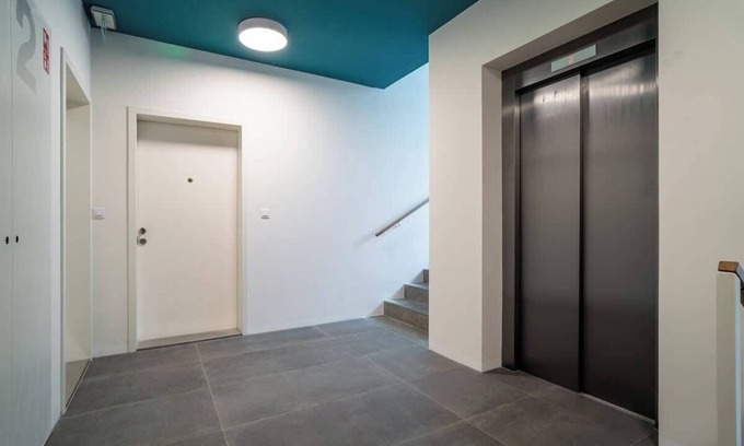 Smichov Apartment | Modern Deluxe Suite S