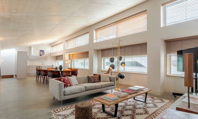 Aldoar Apartment | Modern Elegance w/Artistic Soul by HostWise