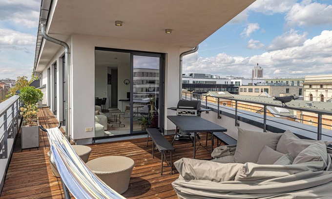 Zentrum-Suedost Apartment | Modern & Exclusive Penthouse in Top Location w/Roof Terrace & Garage