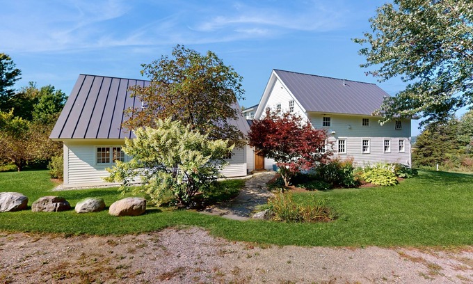 New Haven House | Modern farmhouse in classic VT orchard setting - stunning sunsets & location