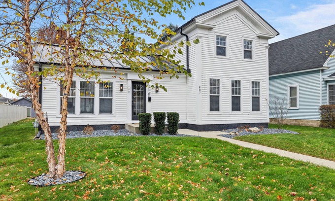 Auburn House | Modern Farmhouse in Charming Neighborhood Walking Distance to Downtown