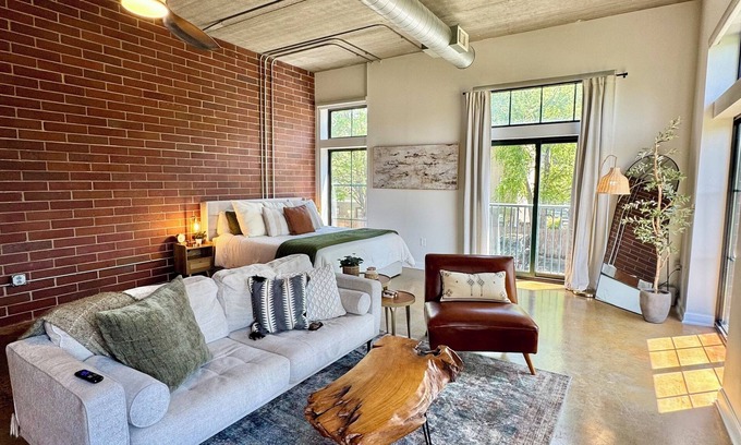 Fourth Ward Condo | Modern Flat in Historic 4th Ward- a few blocks to BOA Stadium!