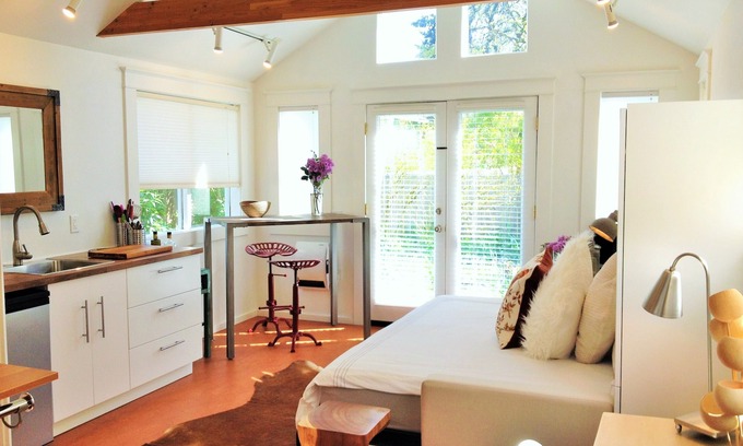 West Eugene House | Modern Garden Oasis by CosiDesign