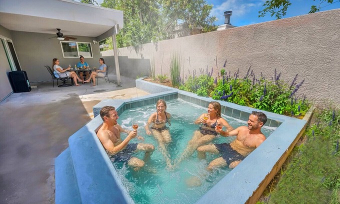 Rancho Oakey Apartment | Modern Gem near Down Town