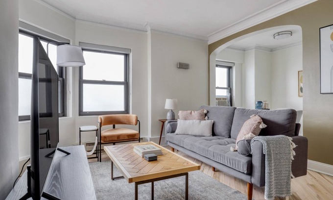 Gold Coast Apartment | Modern Gold Coast 1BR w/Doorman & Gym, 2 blocks to L, by Blueground