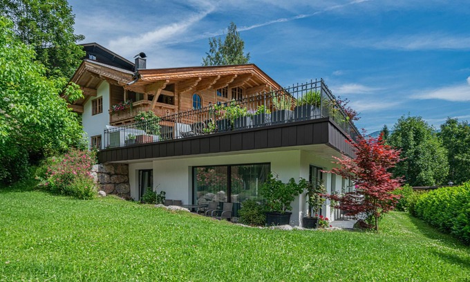 Jochberg Apartment | Modern holiday flat with garden and terrace