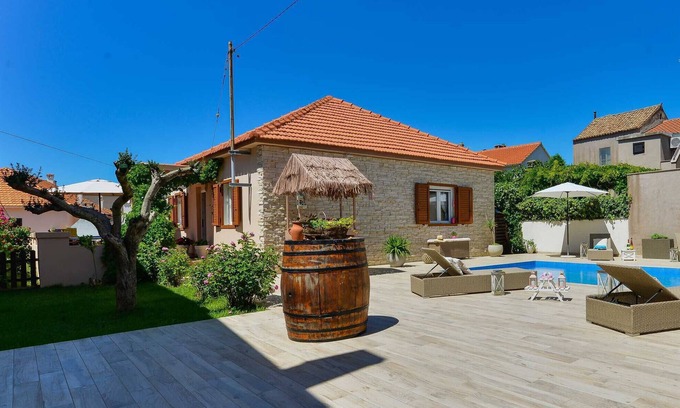 Petrcane House | Modern Holiday house Gatsby only 40m from the sea