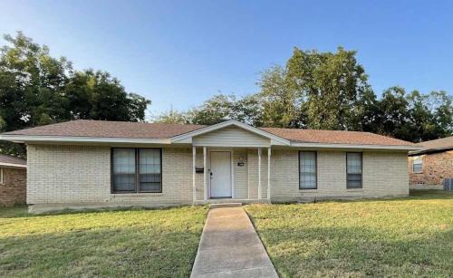 Lancaster House | Modern Living Meets Everyday Convenience