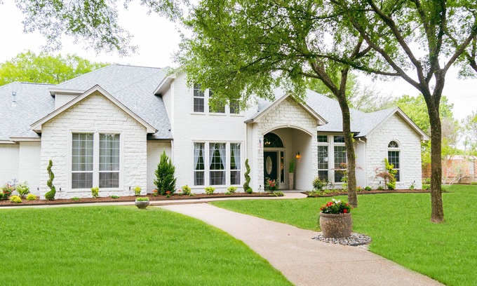 Hudson Oaks House | MODERN LUXURIOUS HOUSE/with pool, and large Patio