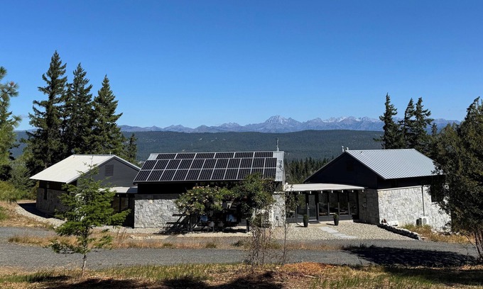Sky Meadows Ranch Cabin | Modern Mountain Lodge · 3BR Design Retreat above Cle Elum