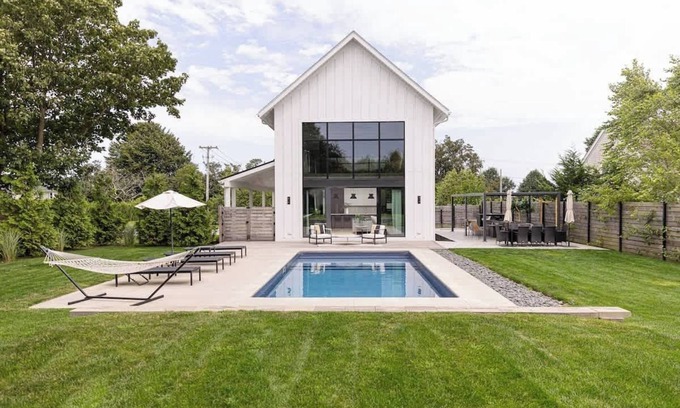 Middletown House | Modern new home by Golf Course