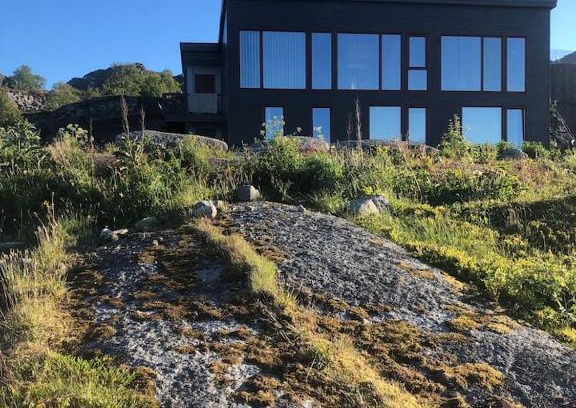 Stamsund Villa | Modern oceanfront villa in the centre of Lofoten