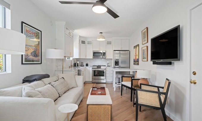 Santa Barbara Apartment | Modern One Bedroom Retreat