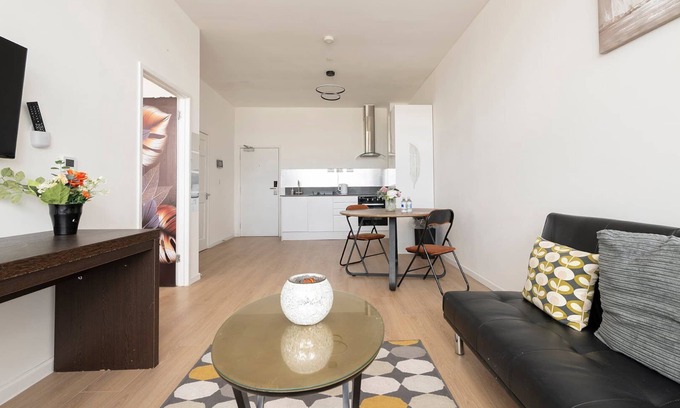 Smethwick Apartment | Modern retreat in West Bromwich