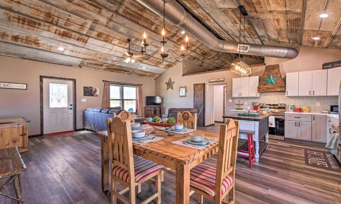 Morgan Mill House | Modern Stephenville Farmhouse 8 Mi to Dtwn!