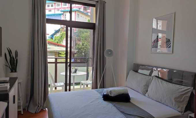 Baguio Condo | Modern Studio Flat with balcony in the heart of Baguio City