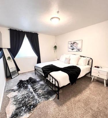 Spokane Valley Apartment | Modern & Stylish King bed WiFi