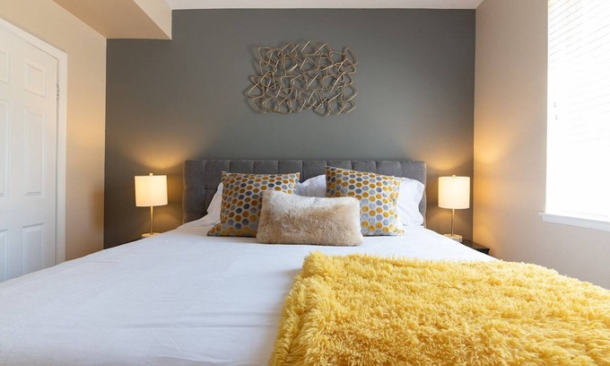 Valencia Apartment | Modern Suite*VIP*WIFI*Pool*2 King beds*AC