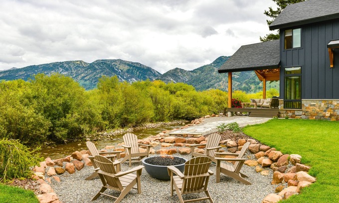 Turnerville Cabin | Modern Turnerville Cabin w/Hot Tub & Scenic Views