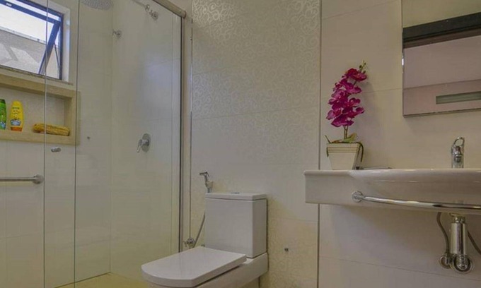 Foz do Iguacu House | Modern whole house with pool close to tourist attractions