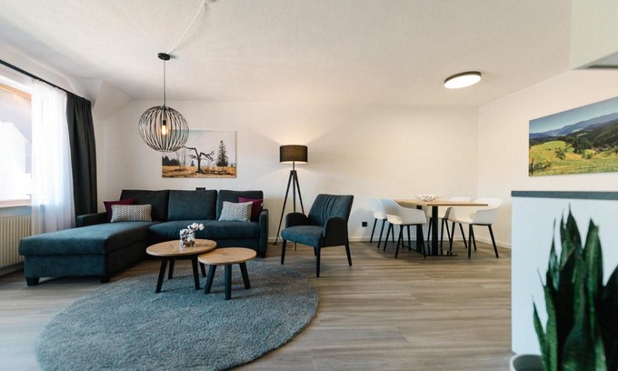 Simonswald Apartment | Moderne 3 Zi.-FeWo BlackForest Art Nähe Freiburg