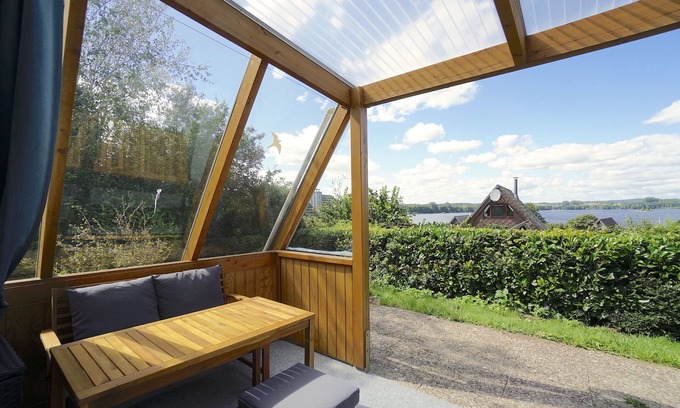 Bunsdorf House | Modernes Nurdachhaus in Ruhiger Feriensiedlung Direkt am Wittensee