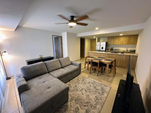 Zapopan Apartment | Moderno Apt cerca de Aud Telmex & Andares y Parking