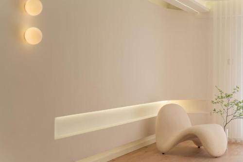 Downtown Shanghai Apartment | Molly Homestay - Nanjing East Road the Bund 3-Bedroom with Elevator Apartment