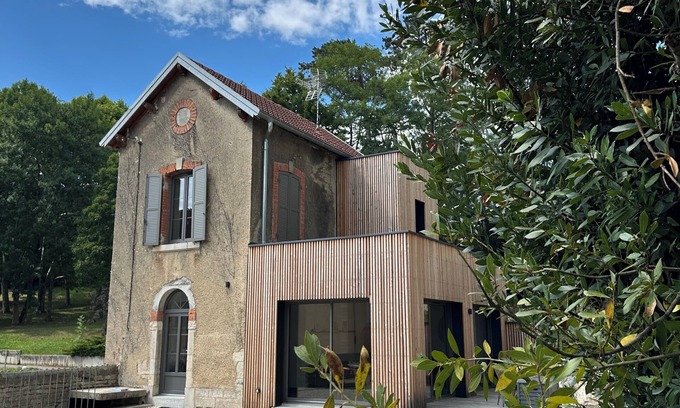 Vesoul House | Mon Pigeonnier - Centre Historique de Vesoul Nordic bath, terrace and parking lot