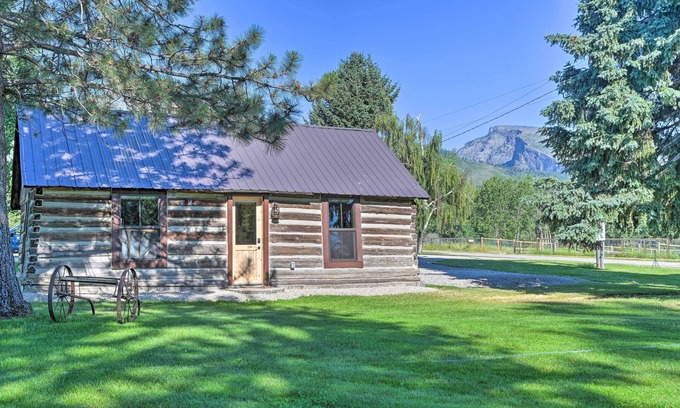 Hamilton Cabin | Montana Retreat: Original Hamilton Log Cabin!