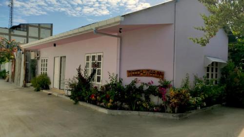 Guraidhoo House | Moodhumaa Inn