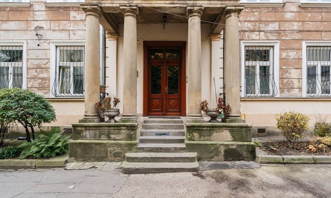 Old Town Apartment | Moonlight II Apartment - LoftAffair