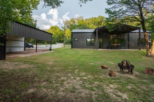 Hearne House | Moonlight Oaks Retreat