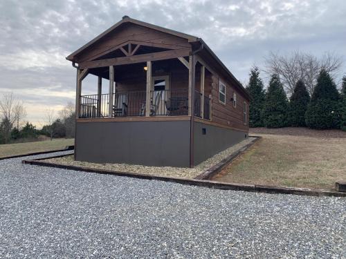 Tryon House | Moore Road Cabin 2 Pet Friendly