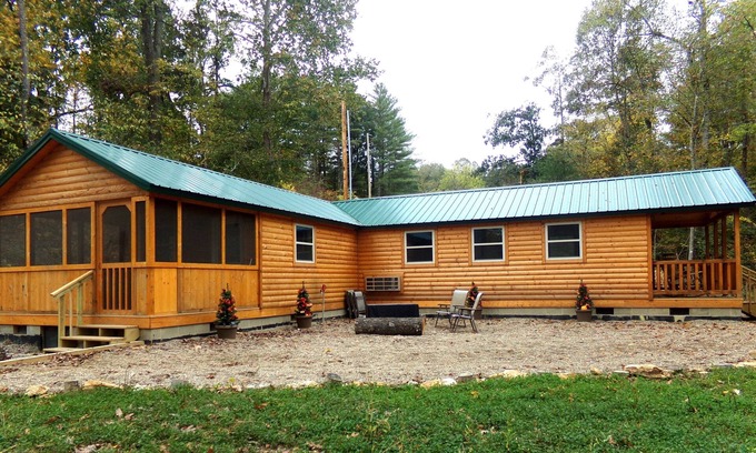 Nelsonville Cabin | Moose Tracks Cabin with Hot Tub on screened in porch!