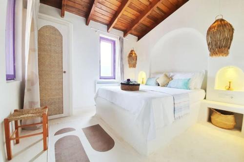 Kucukkuyu Villa | Mor Panjurlu Bohem Tasarım Ev - Kazdağları & Deniz