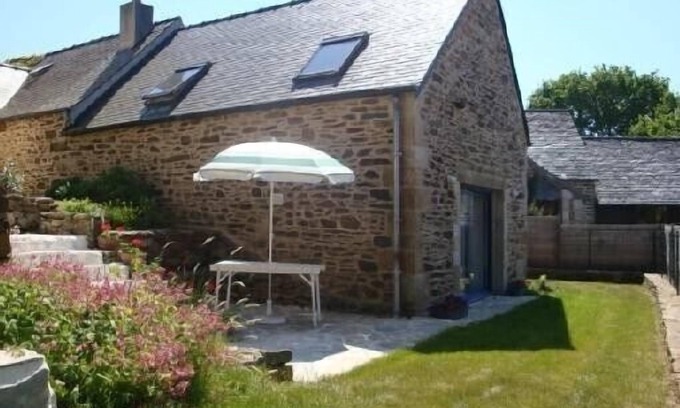 Plourin-les-Morlaix Cottage | Morlaix Gite In Framework Based Rural and 8 km from the Sea