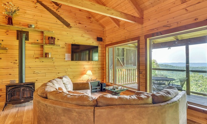 Mindoro Cabin | 'Moss Hill' Haven Near Trails in Mindoro