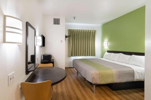 Hillsboro Hotel | Motel 6-Hillsboro, TX