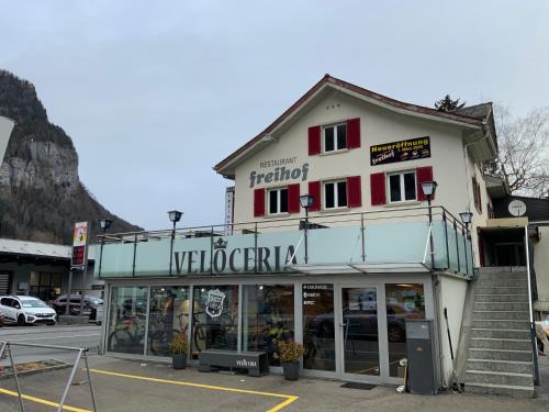 Naefels Hotel | Motel Restaurant Freihof