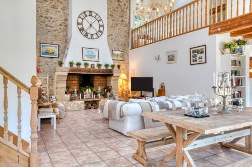 Cournonsec House | Moun Mas