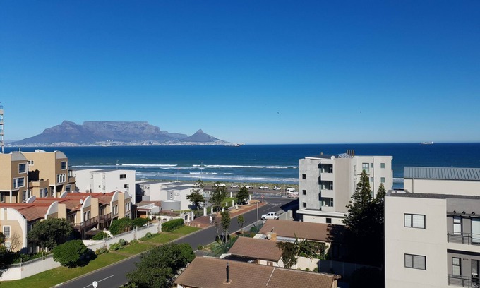 West Beach Apartment | Mountain and Oceanview at Blouberg