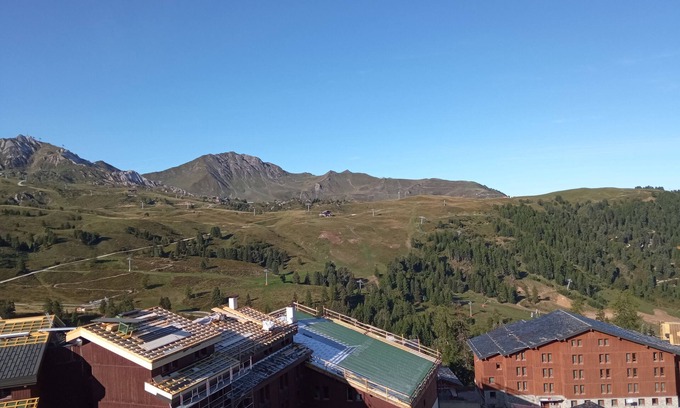 Belle Plagne Apartment | MOUNTAIN-STYLE APARTMENT AT THE FOOT OF THE SLOPES SLEEPS 5